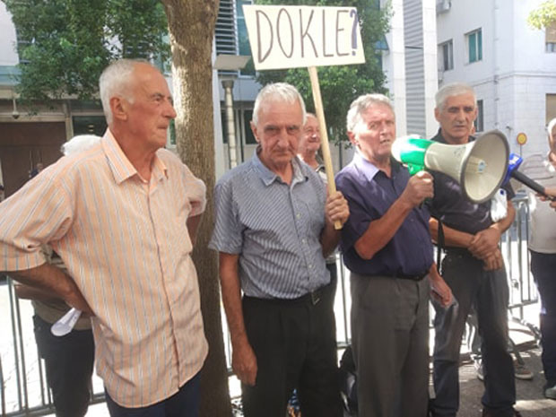 БИВШИ РАДНИЦИ РАДОЈА ДАКИЋА: Јованићу, где је 14 милиона ?